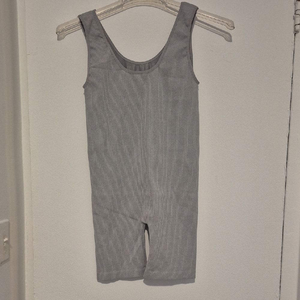 Chic Gray Ribbed Sleeveless Bodysuit